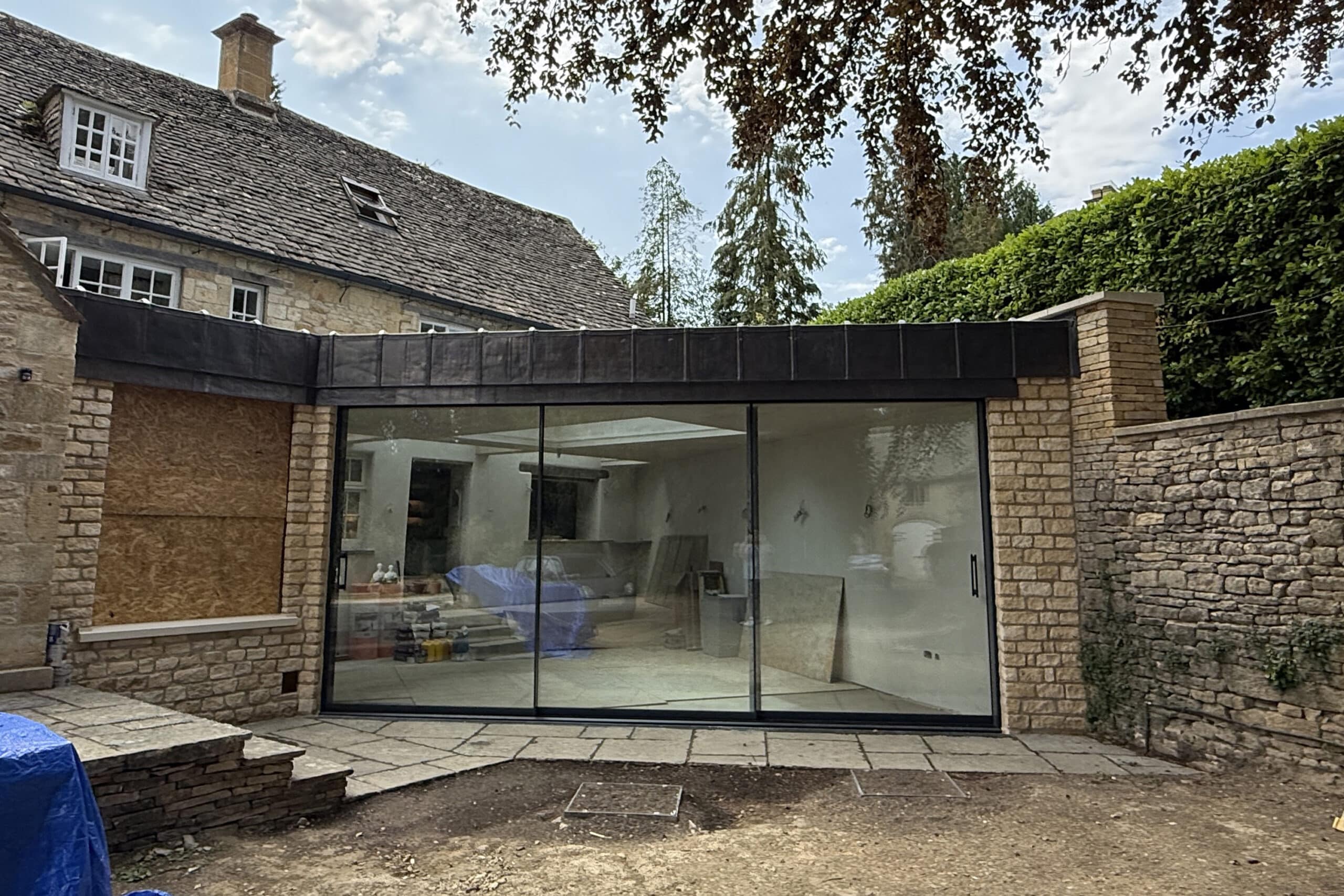 Three 3m-high frameless sliding doors fully installed in new extension